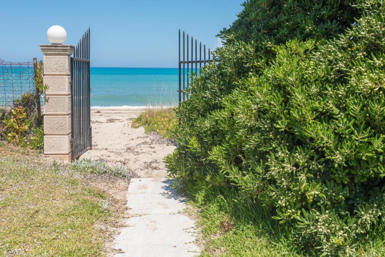 Dalas Beach HouseAlmiros Beach エクステリア 写真