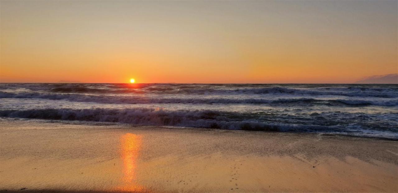 Dalas Beach HouseAlmiros Beach エクステリア 写真