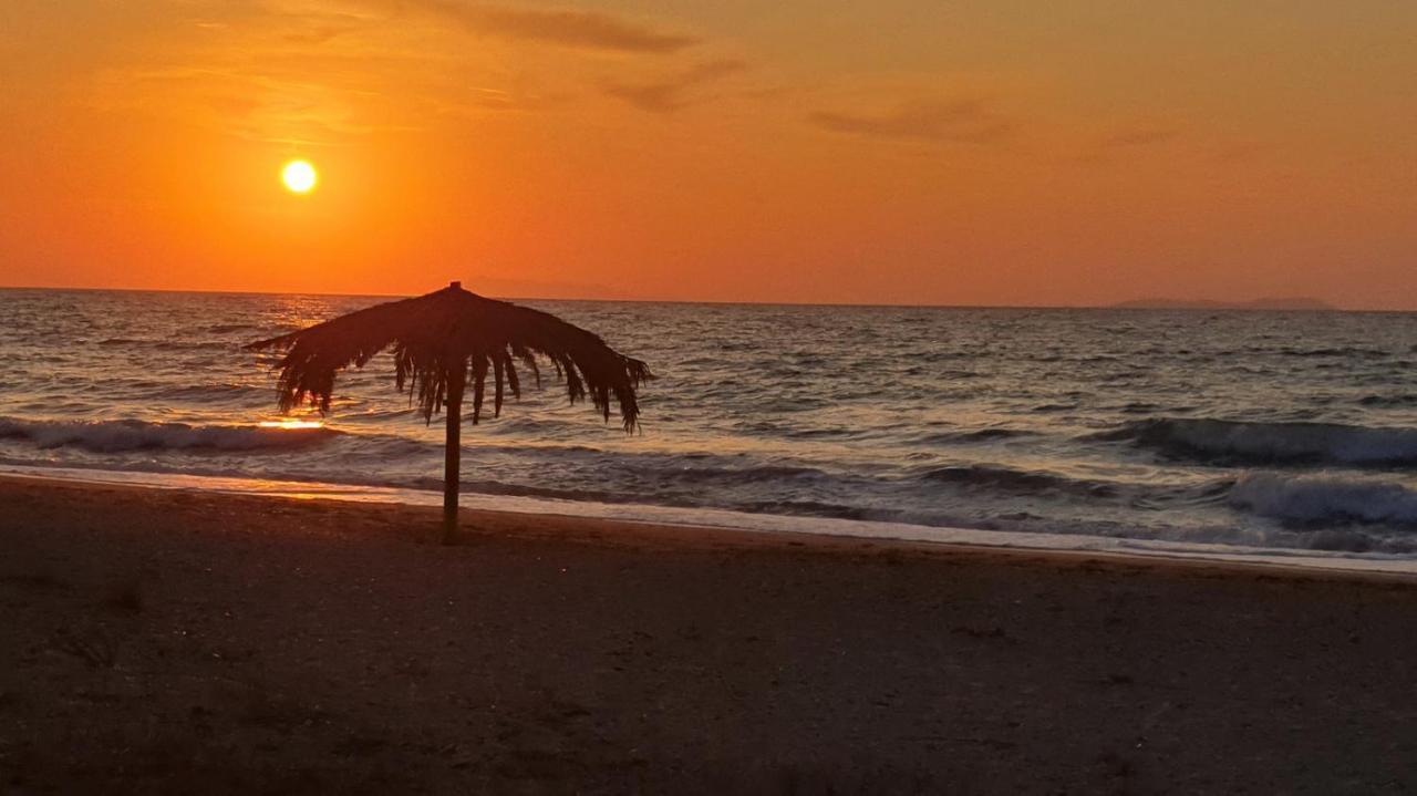 Dalas Beach HouseAlmiros Beach エクステリア 写真