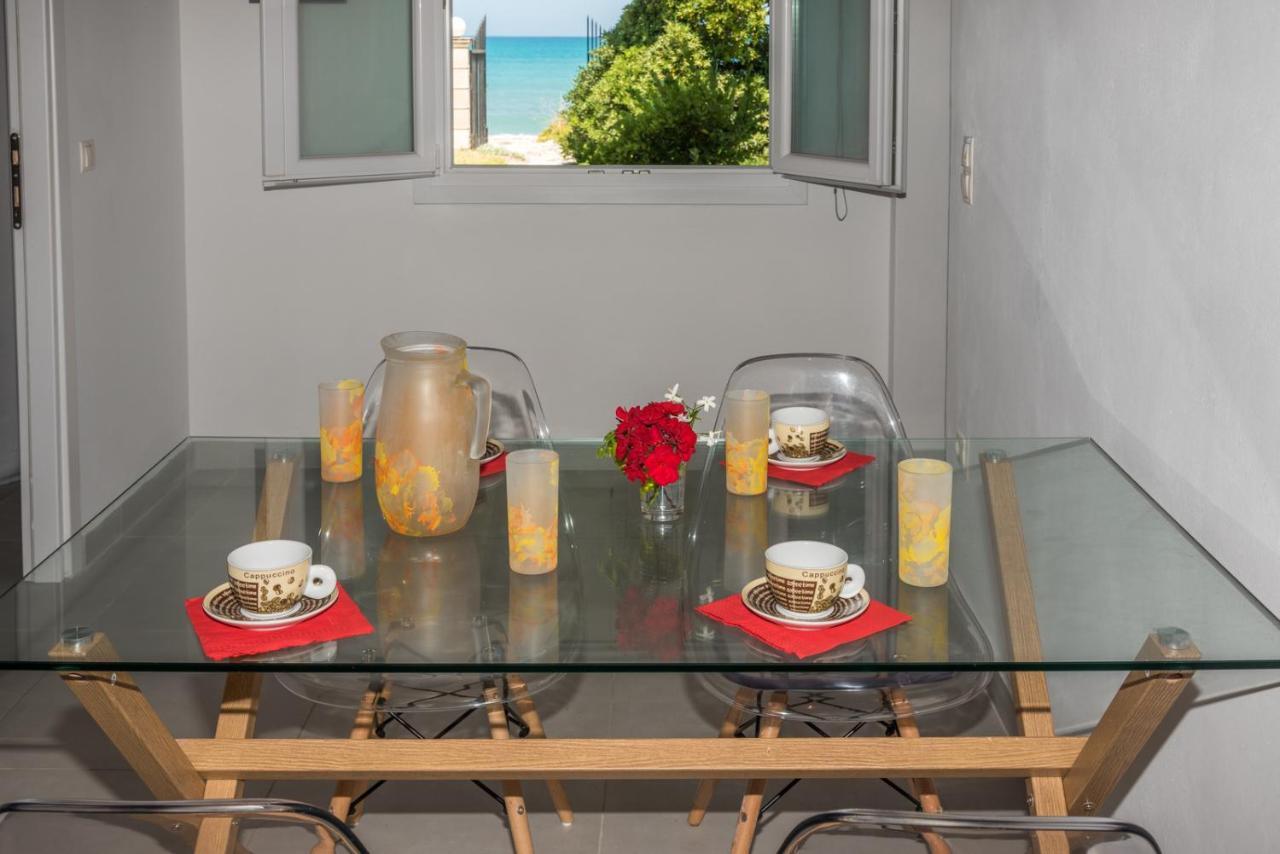 Dalas Beach HouseAlmiros Beach エクステリア 写真